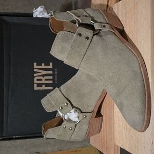 Frye Ray Low Harness Bootie~Color Grey ~Size 8.5M ☆ NIB♡